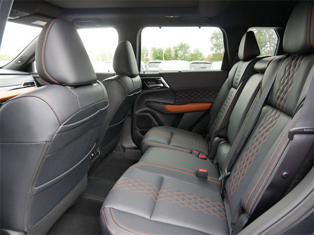 New 2025 Mitsubishi Outlander SEL image 5