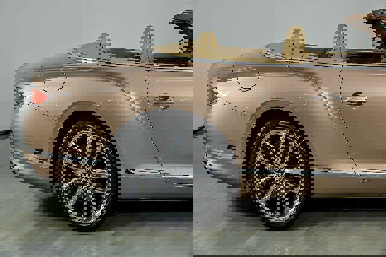 Used 2021 Bentley Continental GT image 13