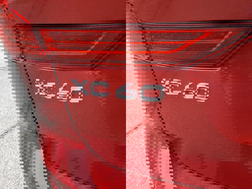 Certified 2023 Volvo XC60 B5 Ultimate image 6