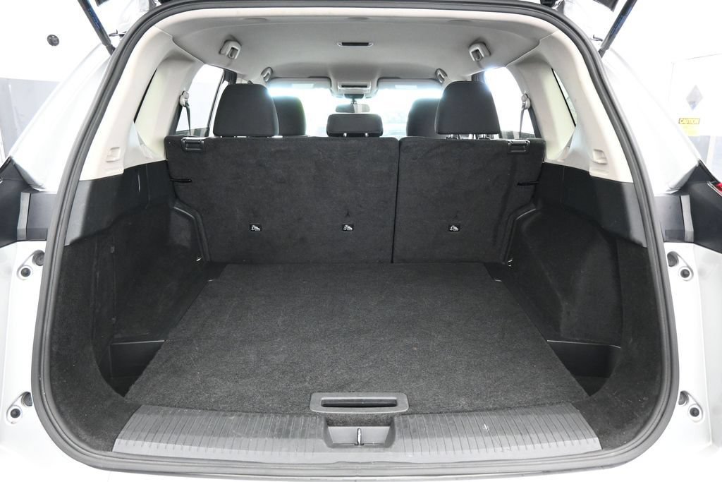 Used 2024 Nissan Rogue S FWD image 30