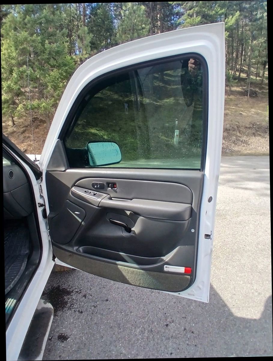 Used 2004 Chevrolet Silverado 2500 LT w/ Heavy-Duty Power Package image 11