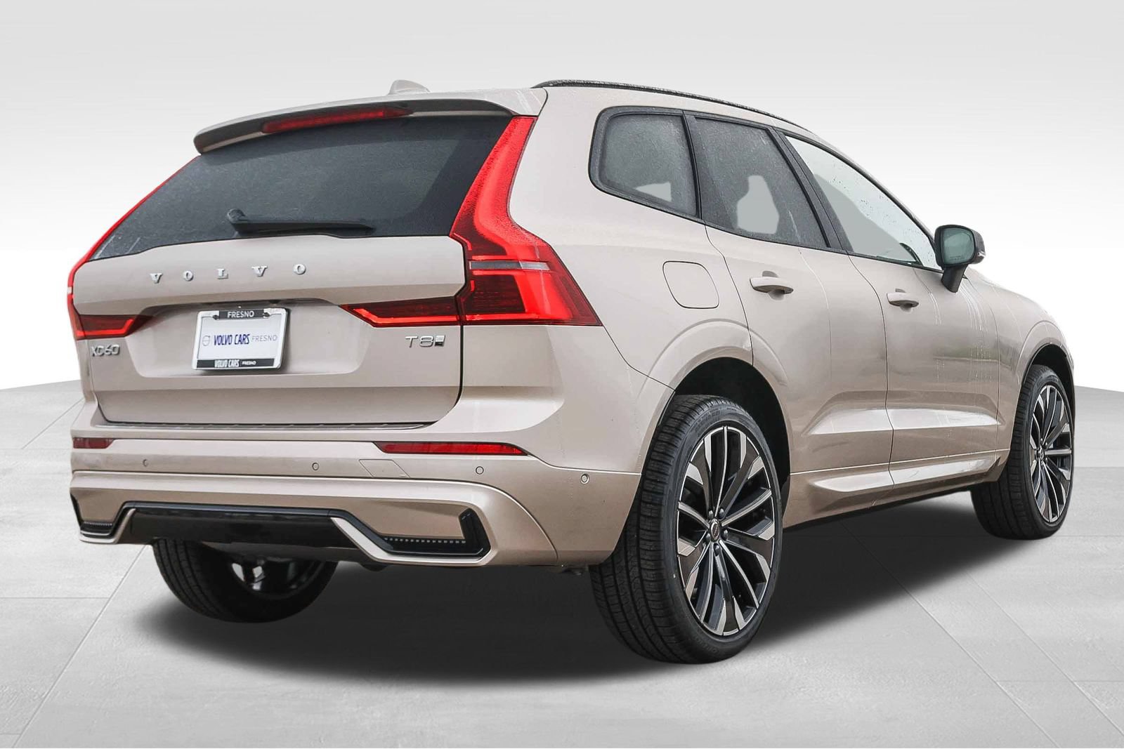New 2026 Volvo XC60 T8 Ultra w/ Protection Package Premier AWD/4WD image 5