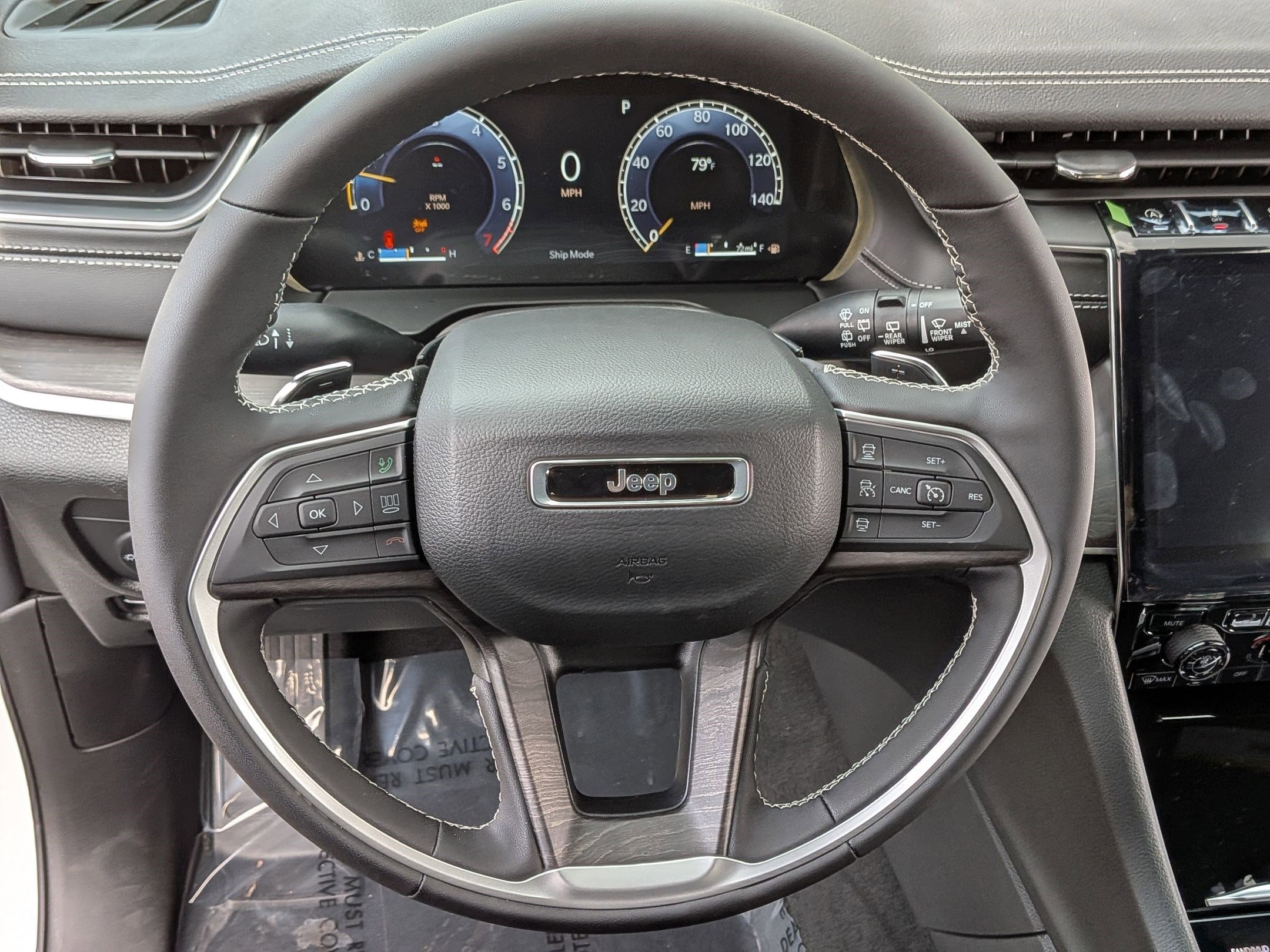 New 2025 Jeep Grand Cherokee Limited w/ Black Appearance Package image 18