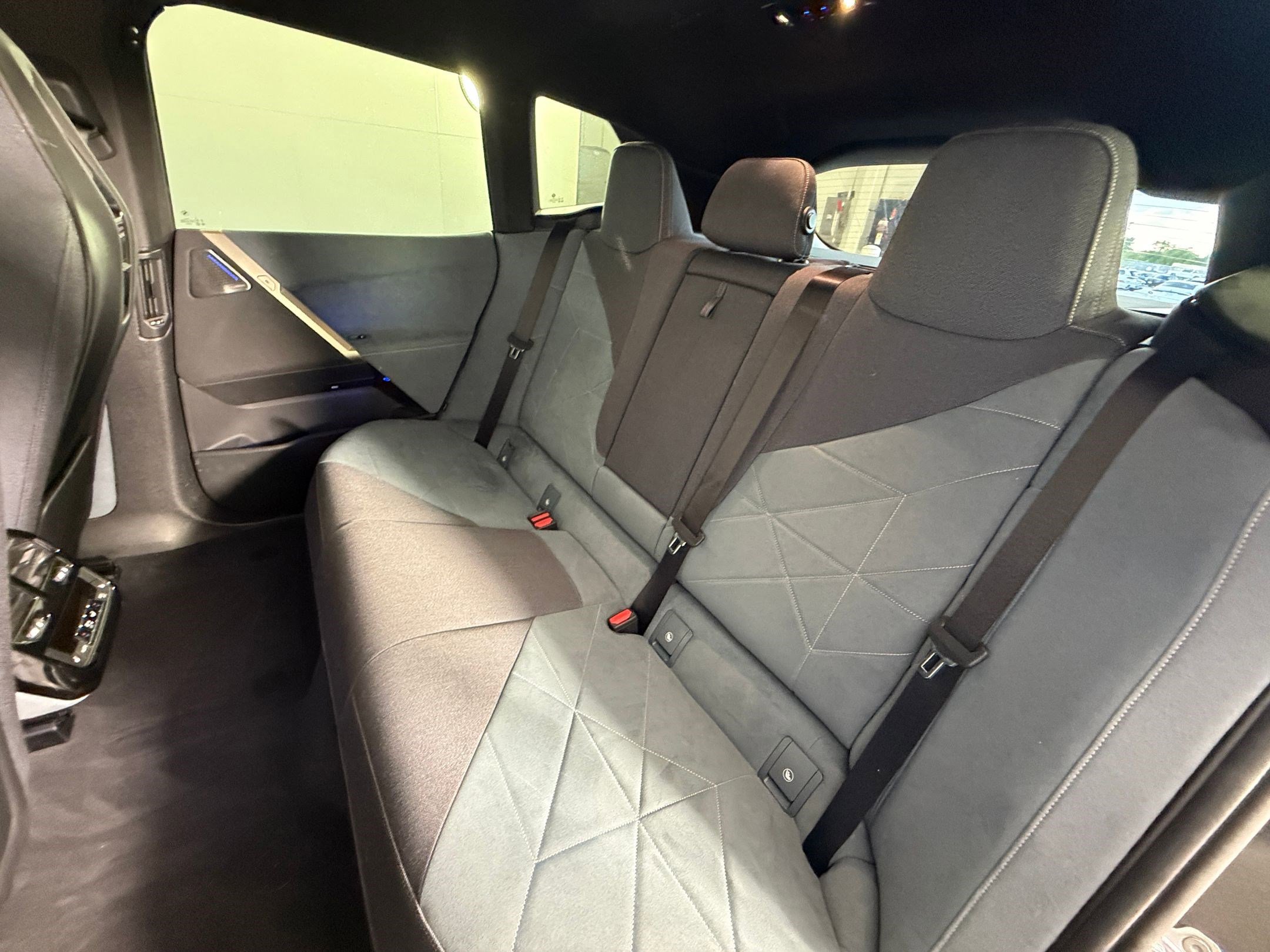 Certified 2023 BMW iX xDrive50 w/ Premium Package AWD/4WD image 31