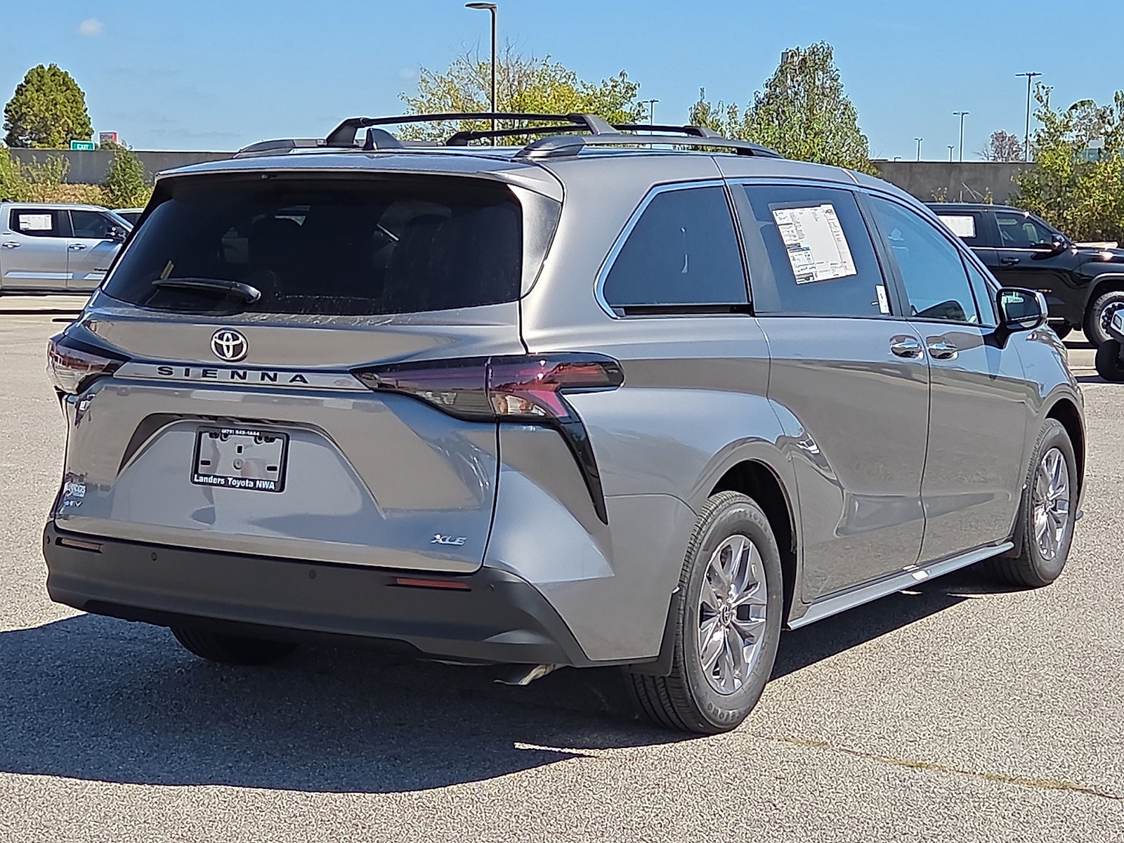 New 2026 Toyota Sienna XLE FWD image 4