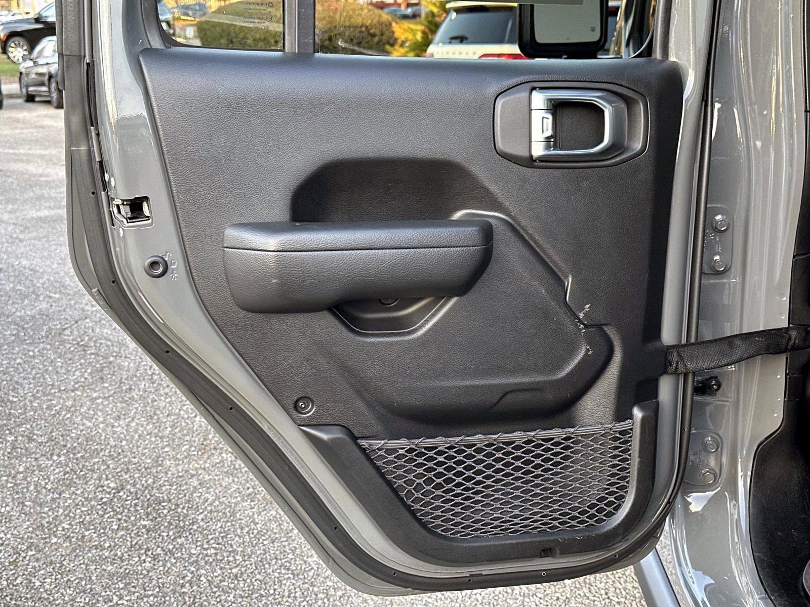 Used 2023 Jeep Gladiator Rubicon w/ LED Lighting Group image 11