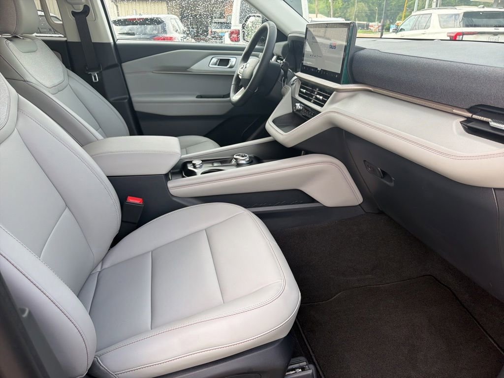 New 2026 Ford Explorer Active w/ Active Comfort Package RWD image 16