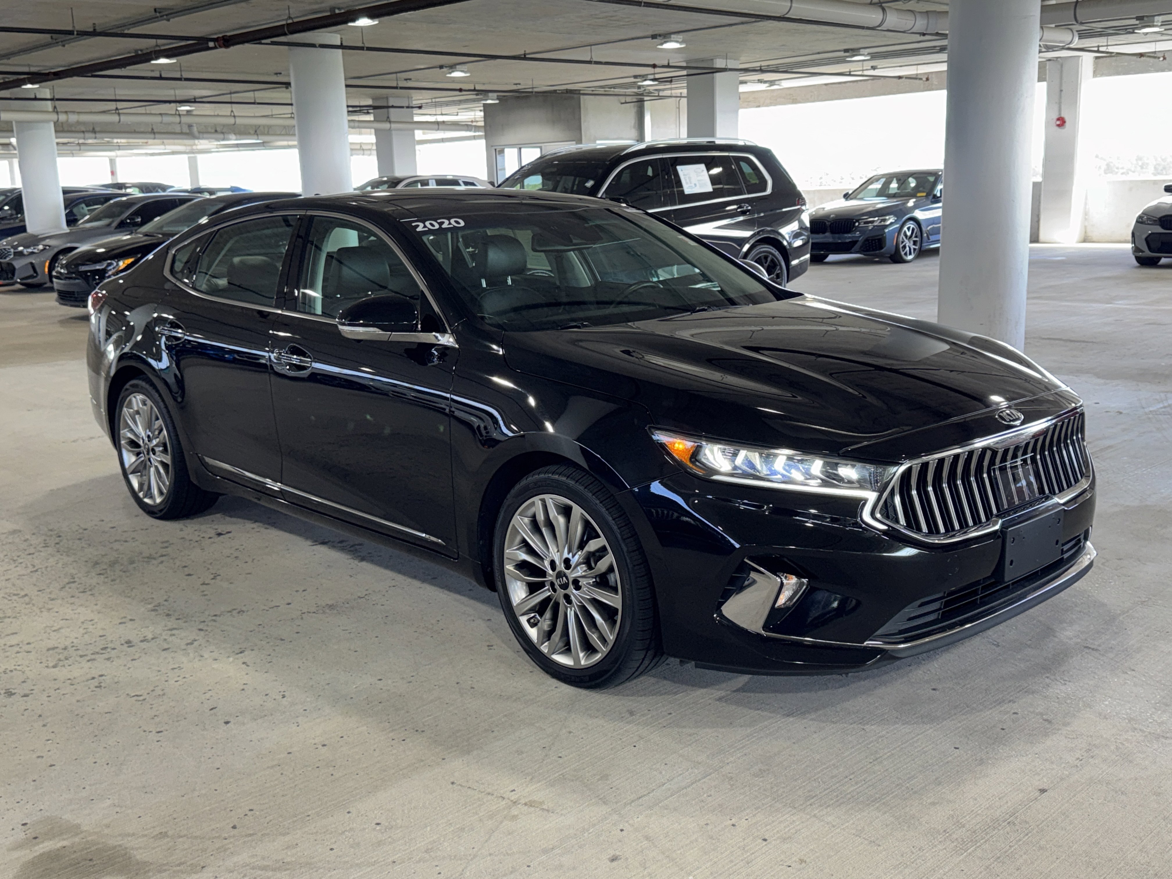 Used 2020 Kia Cadenza Limited image 2