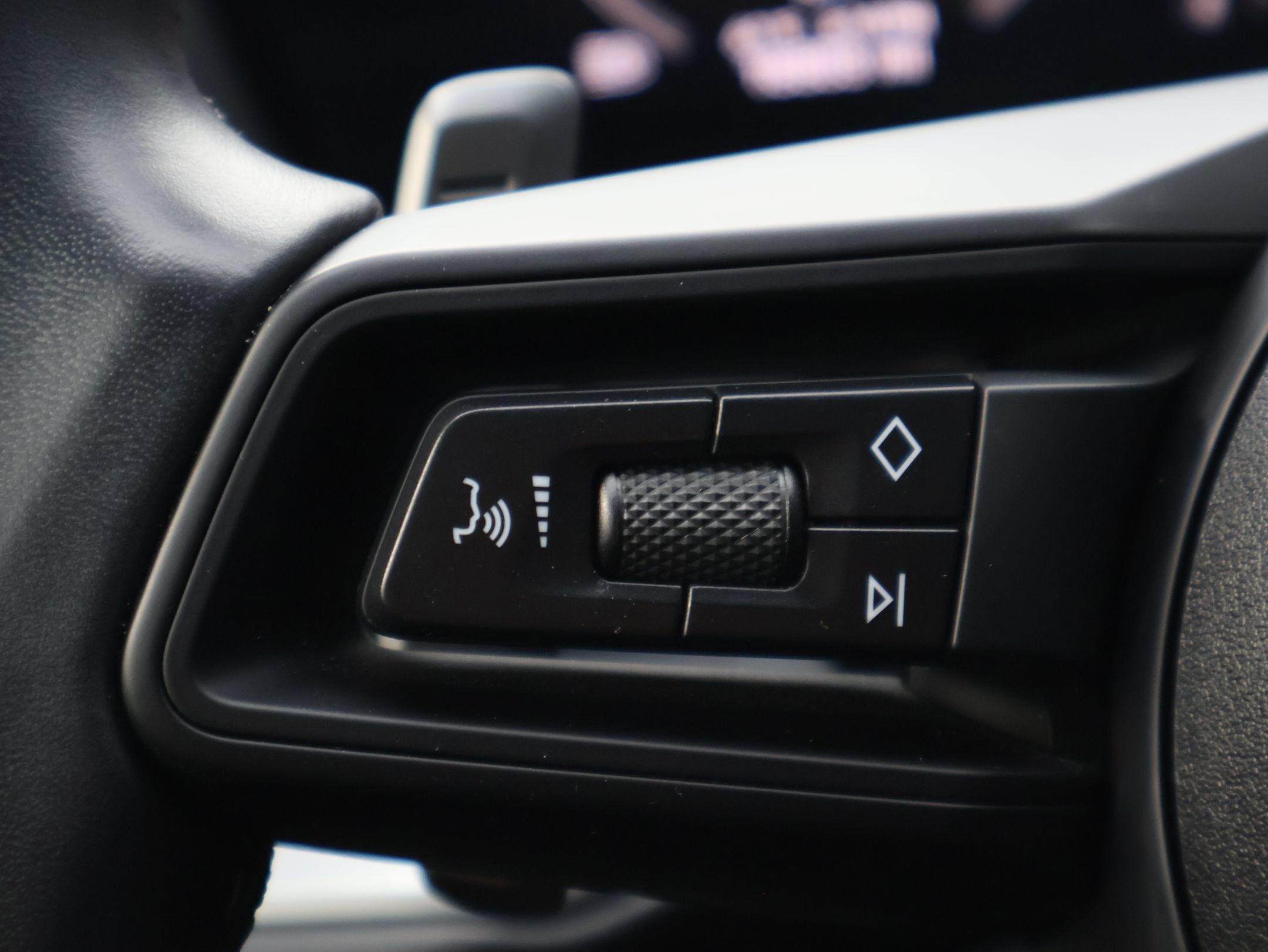 Certified 2025 Porsche Cayenne Coupe AWD/4WD image 17