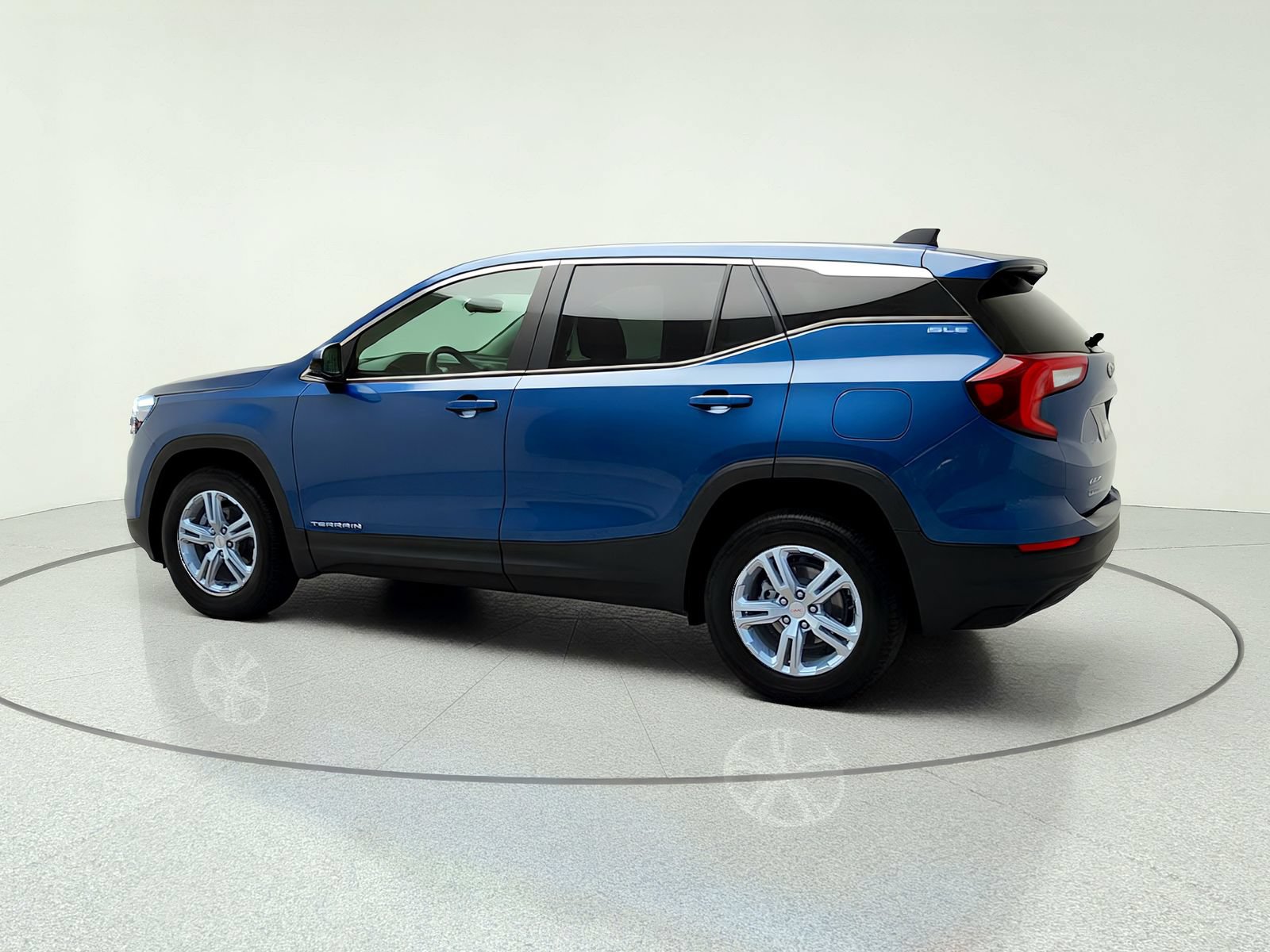 Used 2024 GMC Terrain SLE AWD/4WD image 5