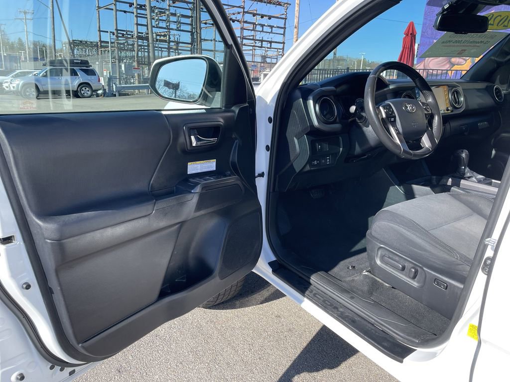 Used 2020 Toyota Tacoma TRD Off-Road AWD/4WD image 14