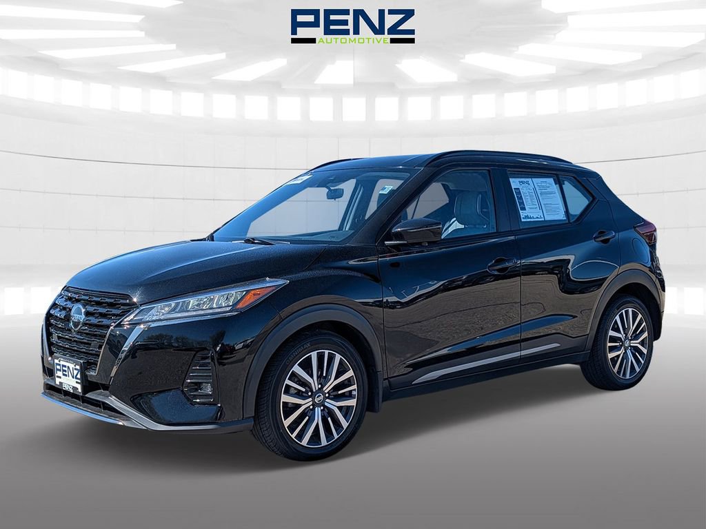 Used 2021 Nissan Kicks SR w/ SR Premium Package FWD image 3