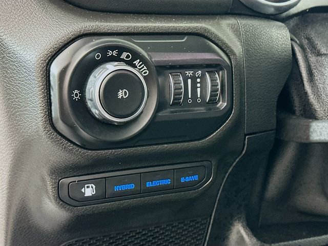 Used 2021 Jeep Wrangler Unlimited Sahara w/ Cold Weather Group image 11