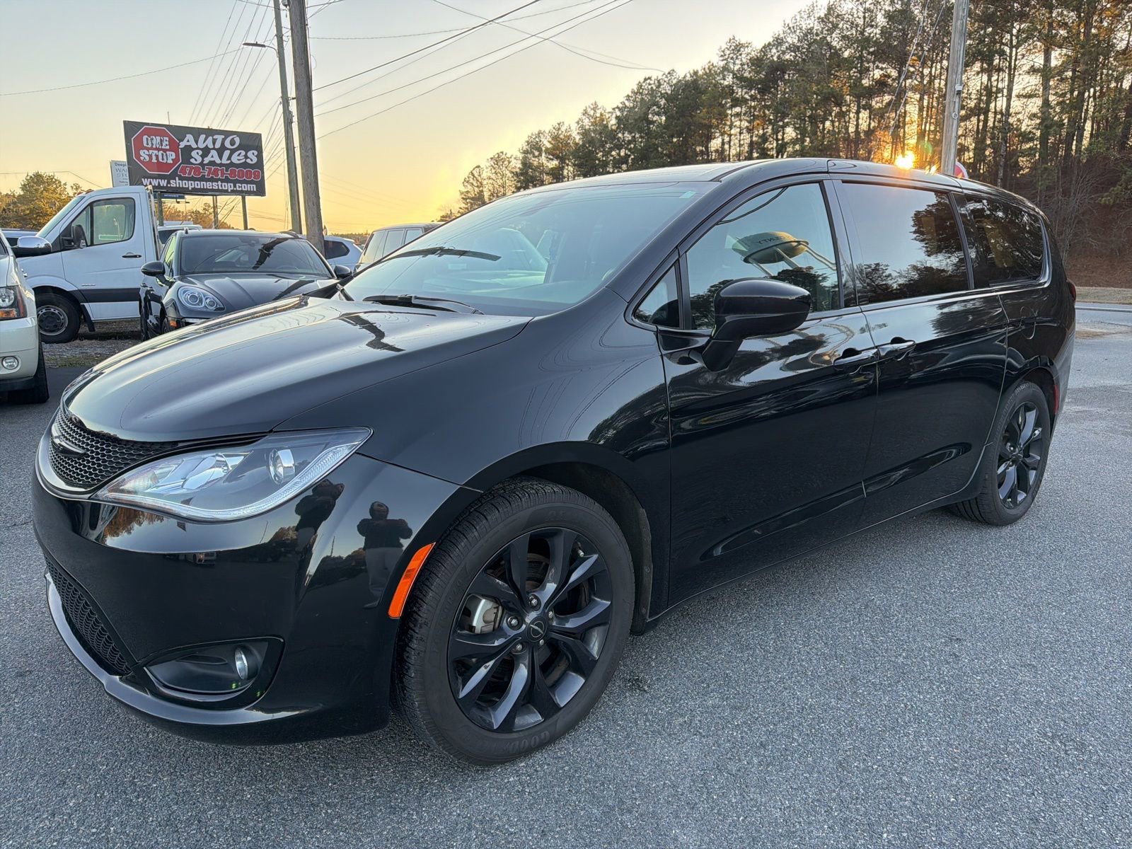 Used 2020 Chrysler Pacifica Touring w/ S Appearance Package image 1