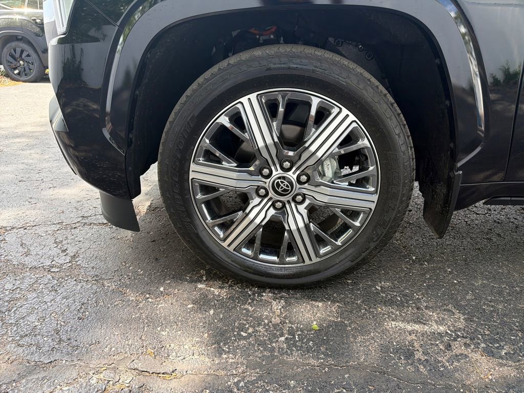 Used 2024 Toyota Sequoia Capstone AWD/4WD image 32