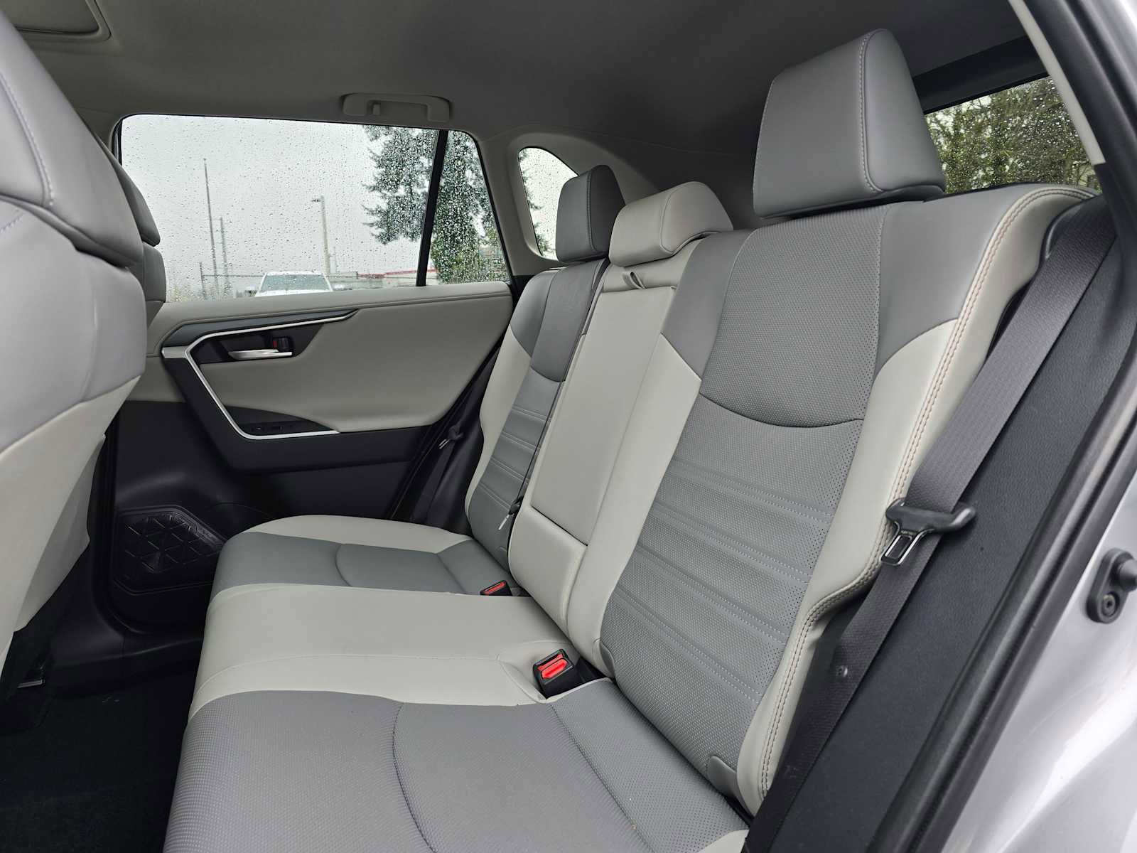 Used 2023 Toyota RAV4 Limited image 17