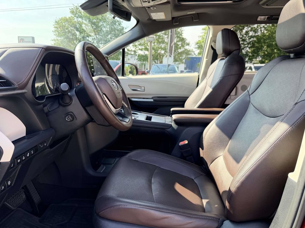 Certified 2021 Toyota Sienna Platinum AWD/4WD image 19