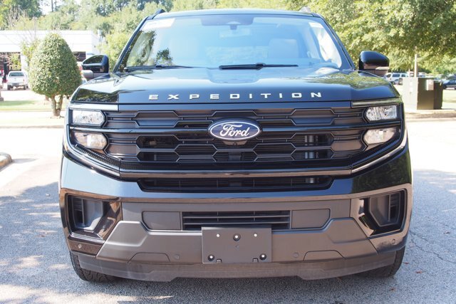 Certified 2025 Ford Expedition Active AWD/4WD image 2