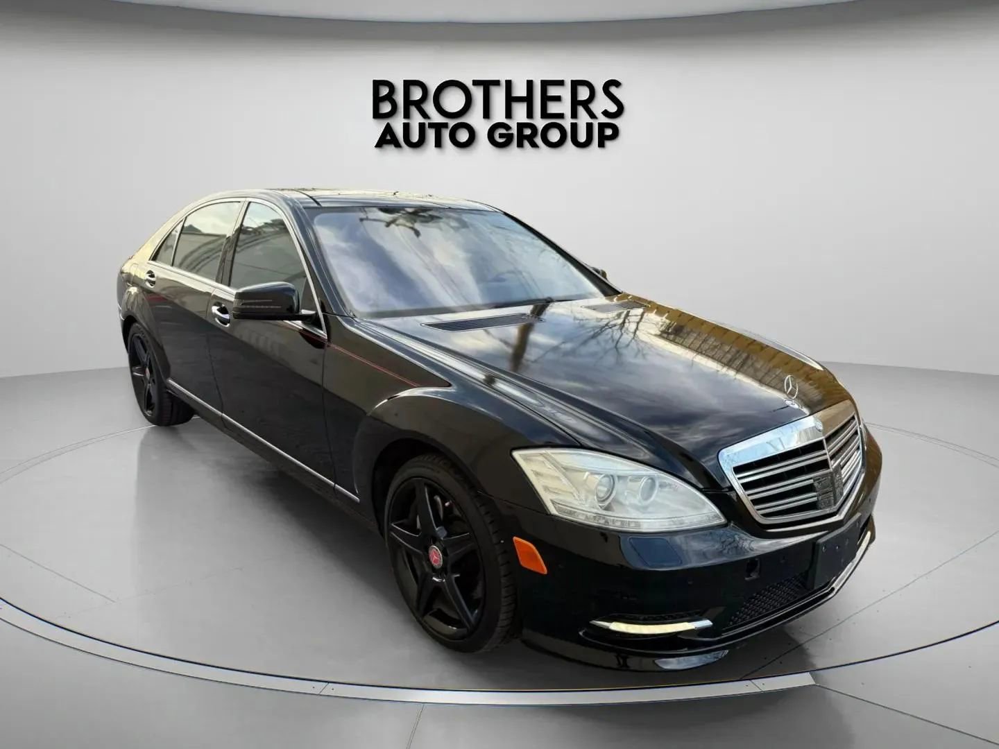 Used 2010 Mercedes-Benz S 550 image 2