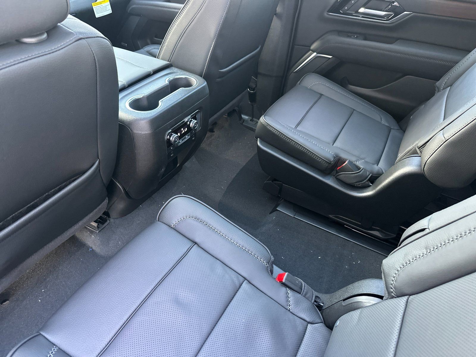 New 2026 GMC Yukon XL Denali w/ Sun & Power Step Package AWD/4WD image 12