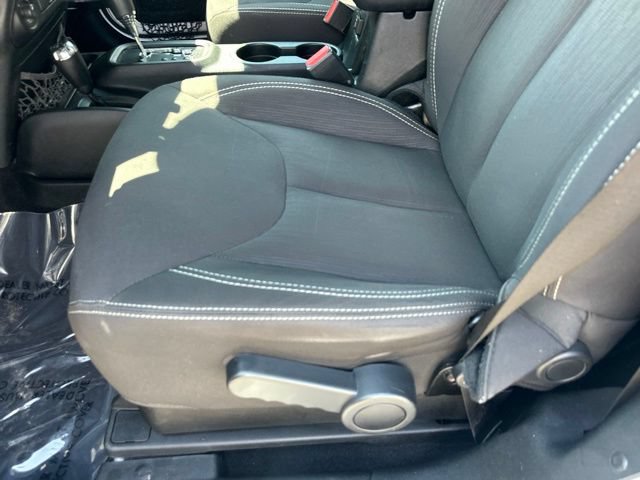 Used 2017 Jeep Wrangler Sahara w/ Connectivity Group AWD/4WD image 26
