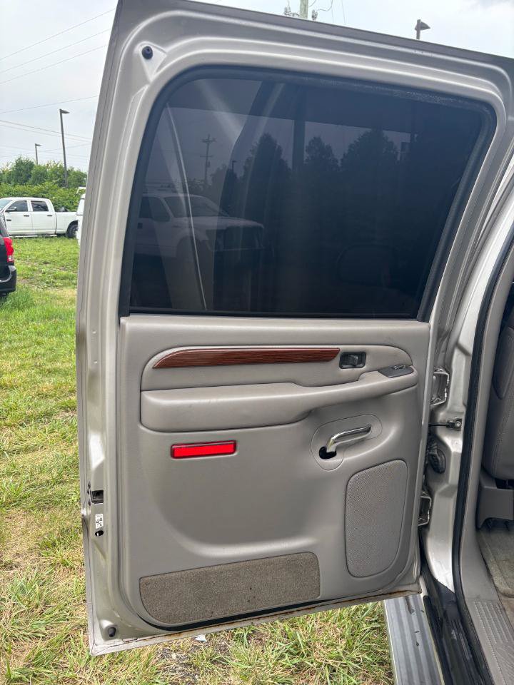 Used 2004 Cadillac Escalade ESV AWD image 21