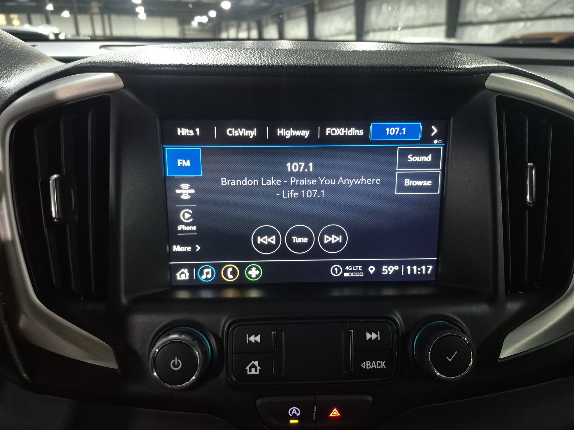 Used 2024 GMC Terrain SLT AWD/4WD image 14