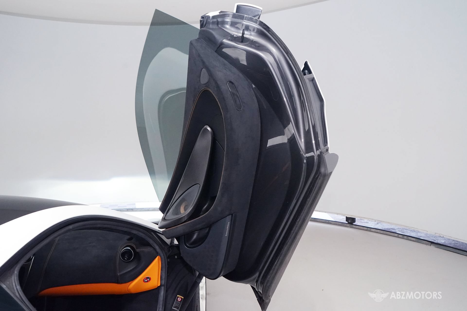 Used 2018 McLaren 570S Coupe RWD image 12