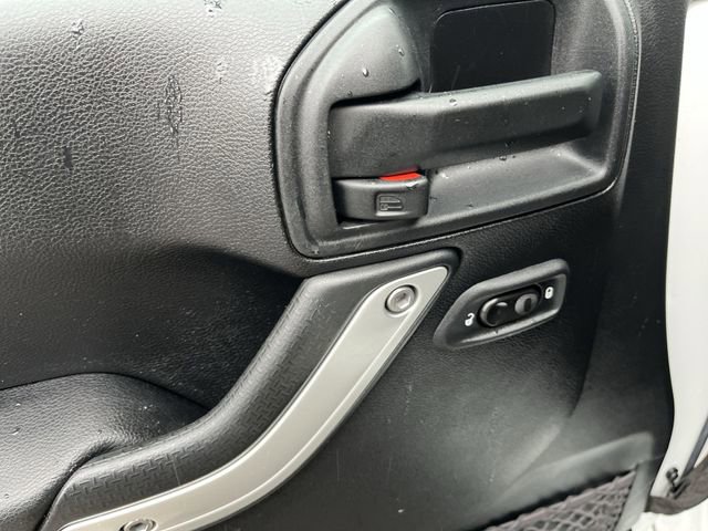 Used 2016 Jeep Wrangler Sahara w/ Connectivity Group AWD/4WD image 17