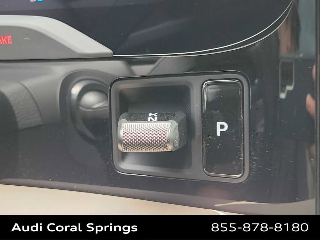 Used 2023 Porsche Taycan image 25