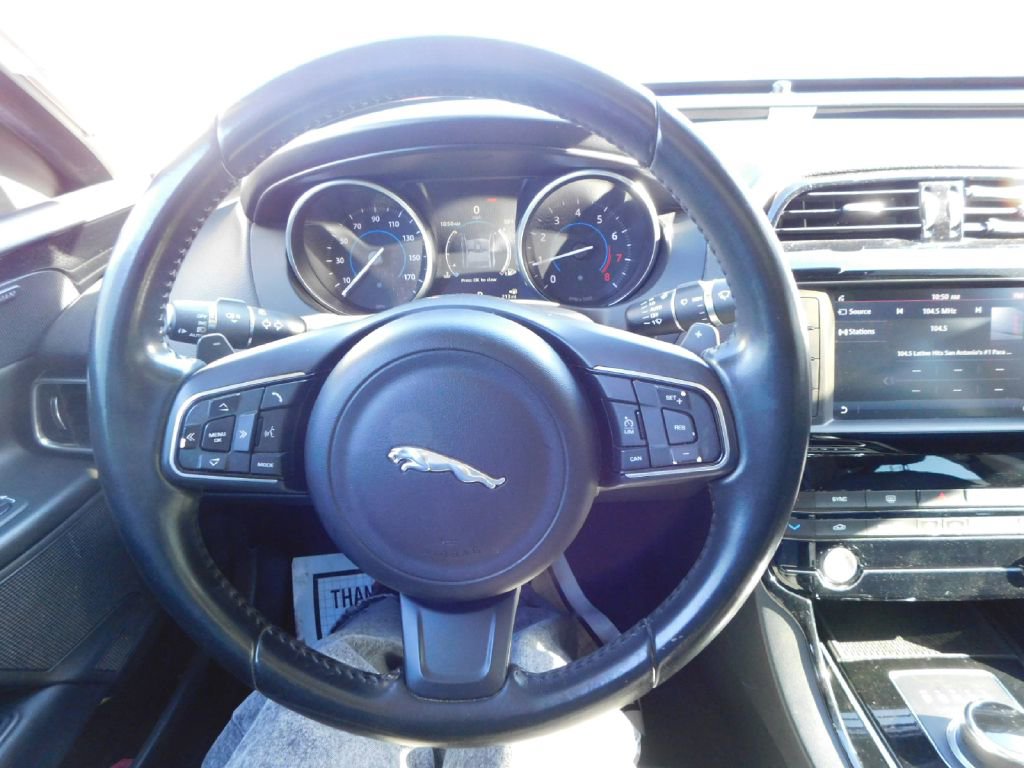 Used 2017 Jaguar XE Premium RWD image 26