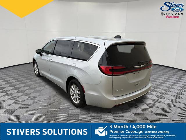 Used 2024 Chrysler Pacifica Touring-L FWD image 10
