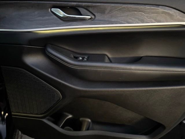 Certified 2025 Jeep Grand Cherokee Limited w/ Luxury Tech Group II image 31