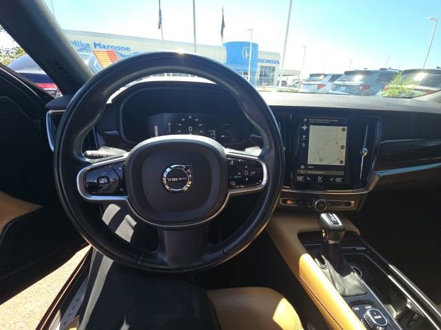 Used 2018 Volvo S90 T5 Momentum FWD image 5