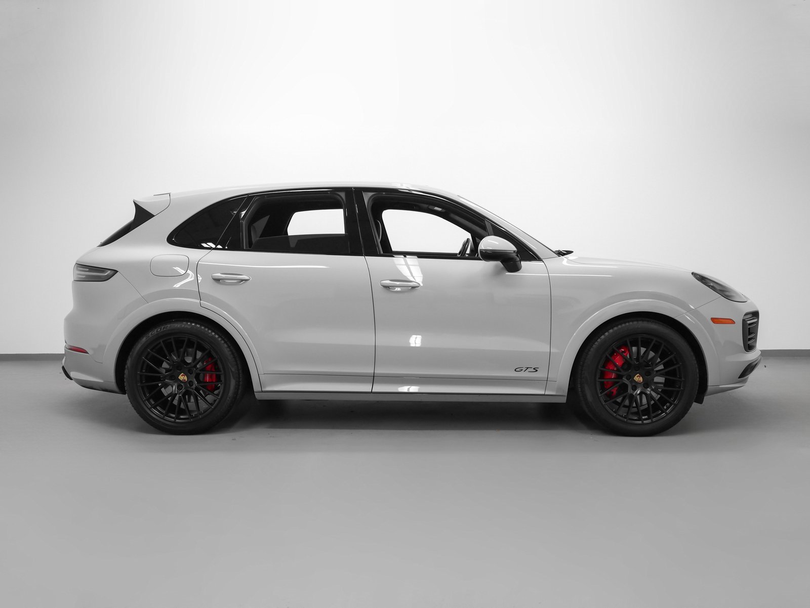Used 2023 Porsche Cayenne GTS image 13