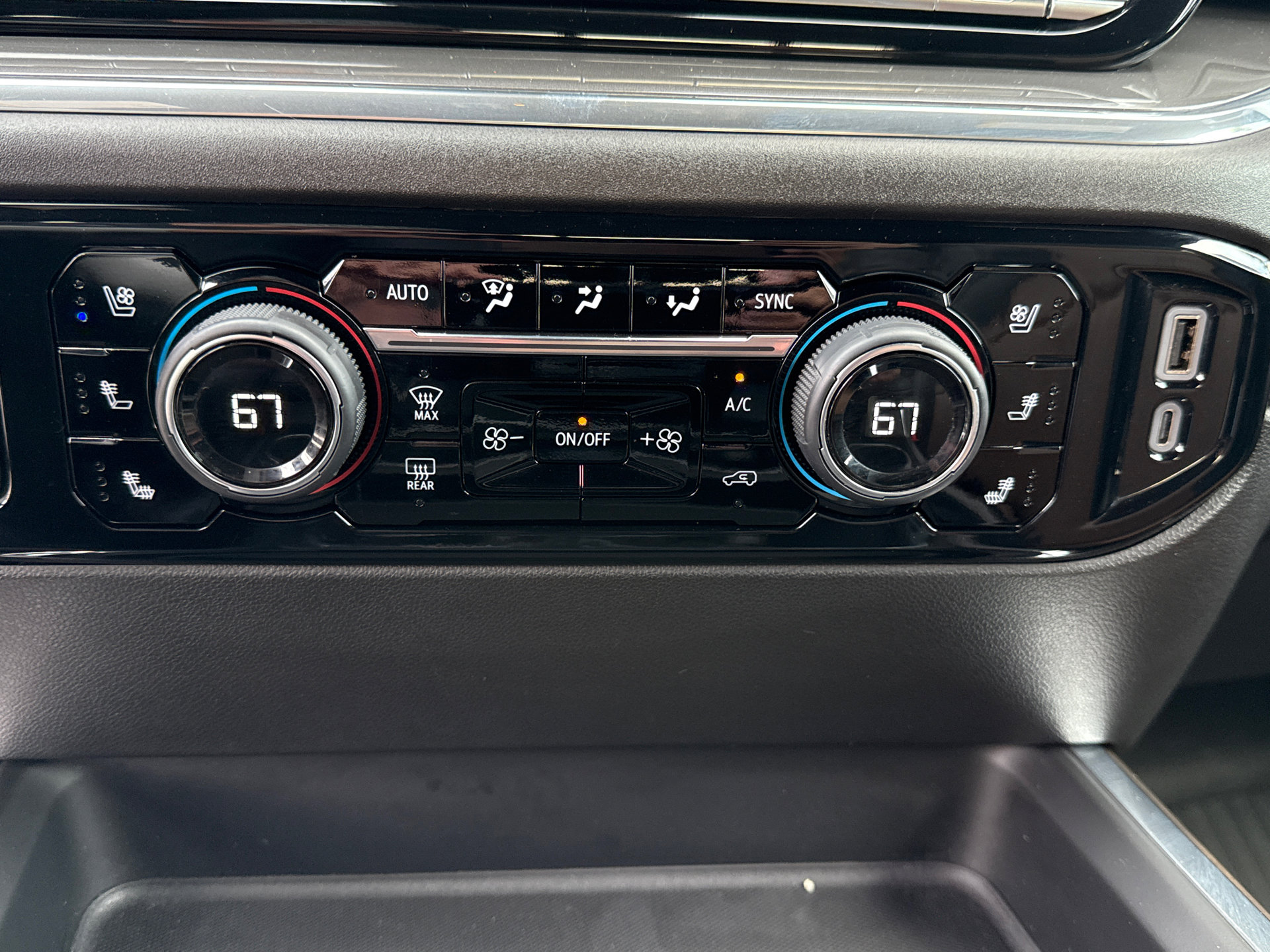 Used 2025 Chevrolet Silverado 3500 High Country w/ High Country Premium Package image 26