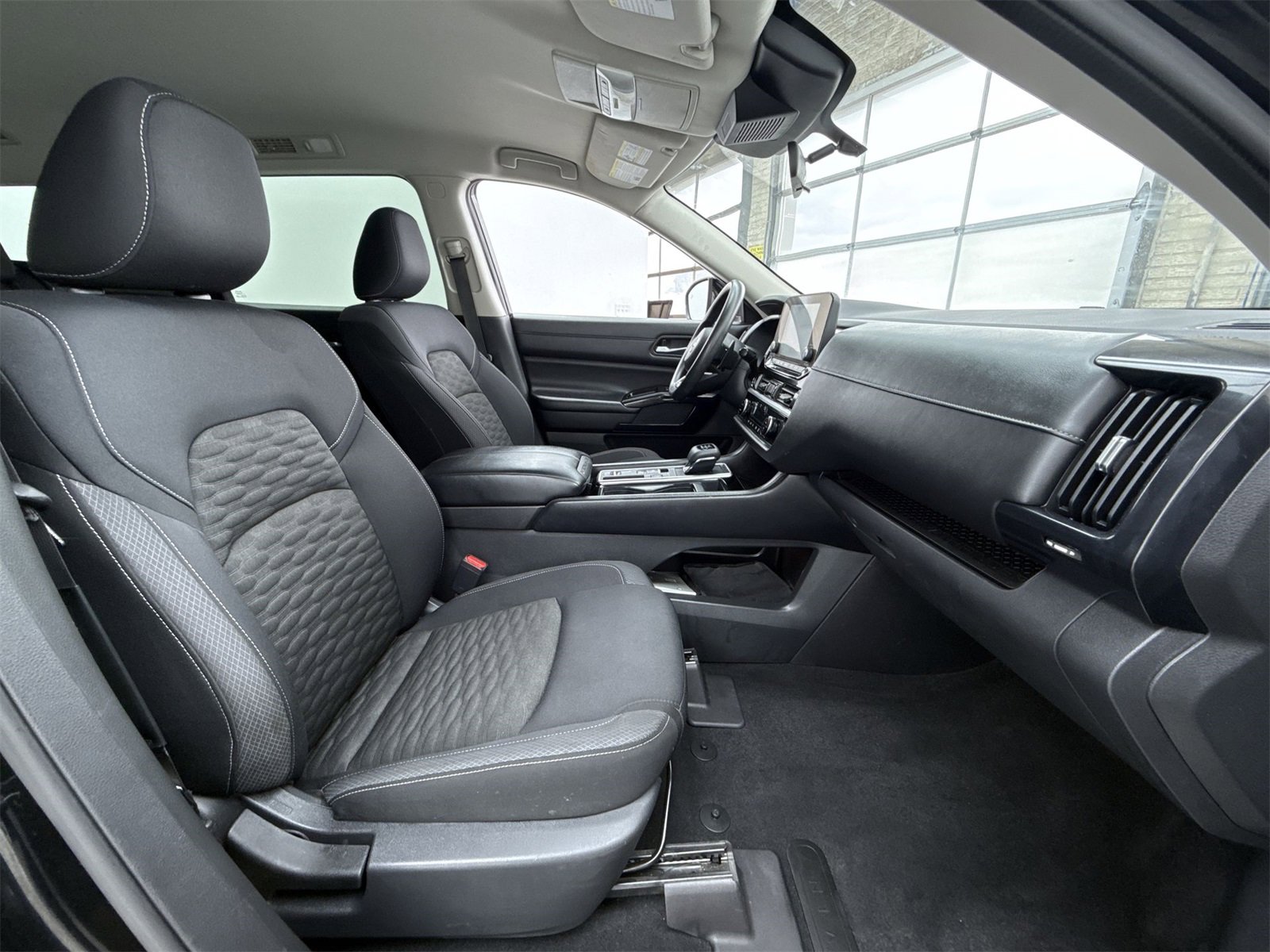 Used 2022 Nissan Pathfinder S image 15