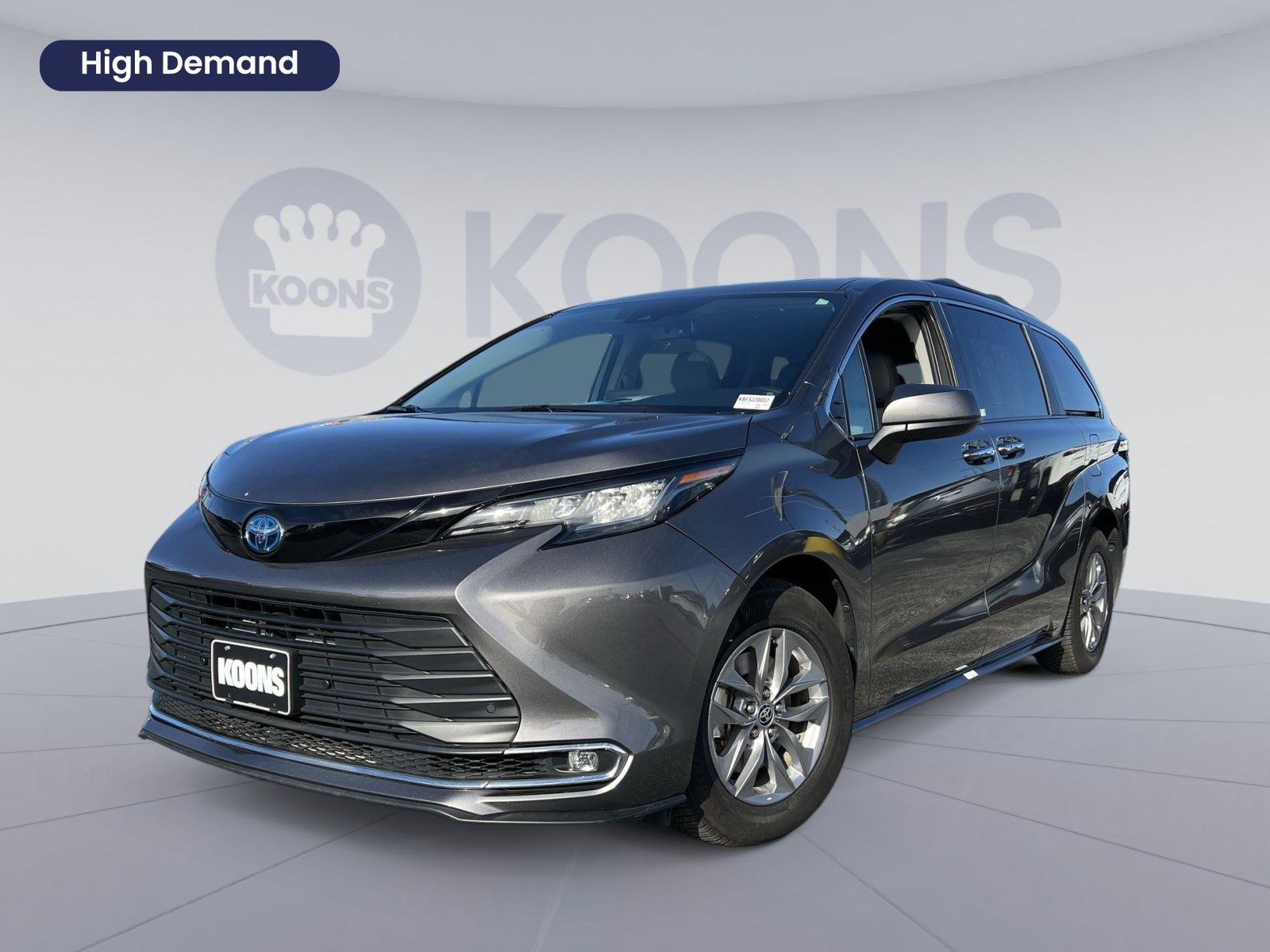 Used 2022 Toyota Sienna XLE