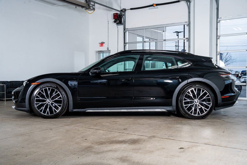 Used 2024 Porsche Taycan 4S w/ Premium Package image 8