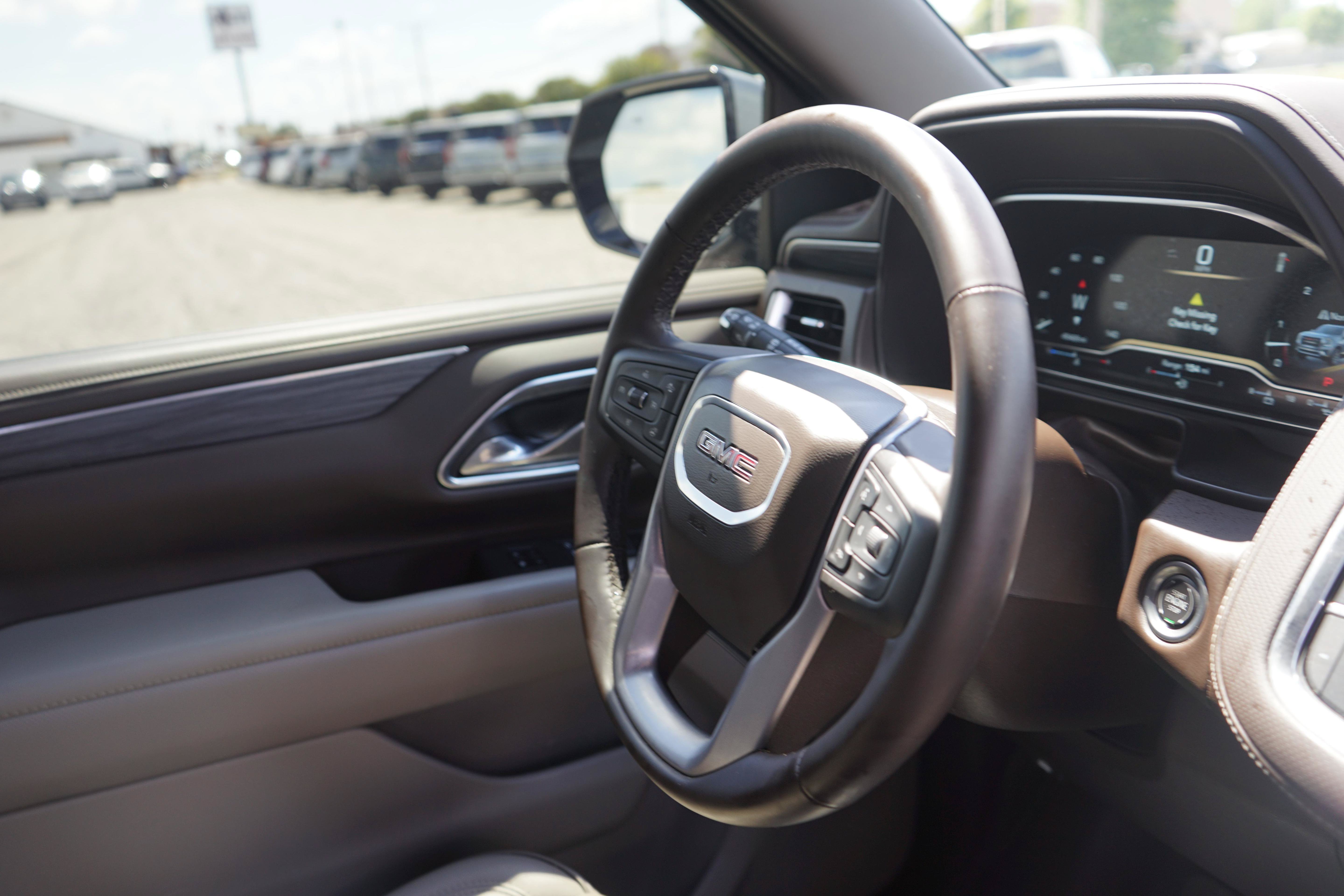 Used 2024 GMC Yukon SLT w/ SLT Luxury Package AWD/4WD image 26