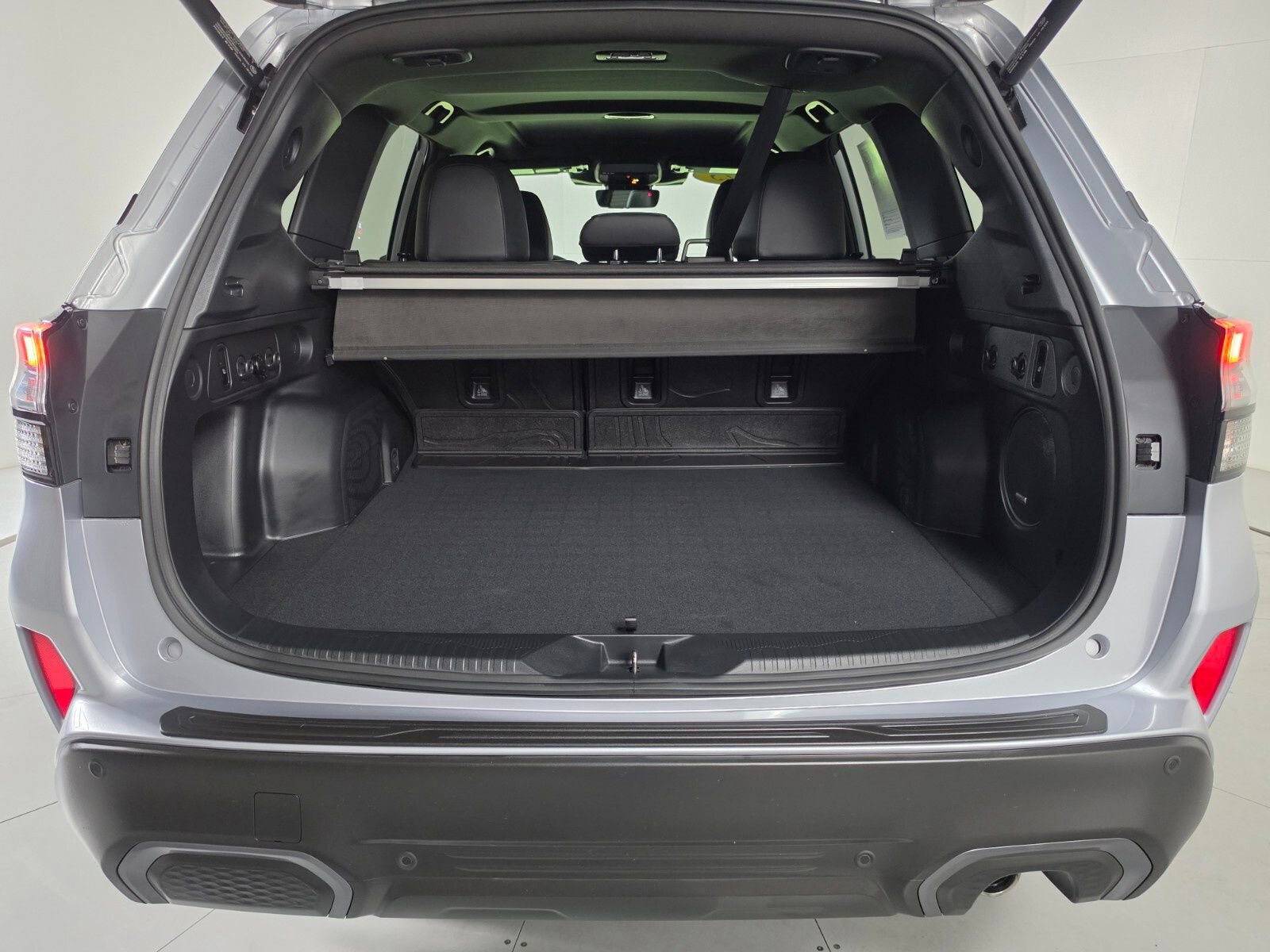 Used 2025 Subaru Forester Limited AWD/4WD image 18