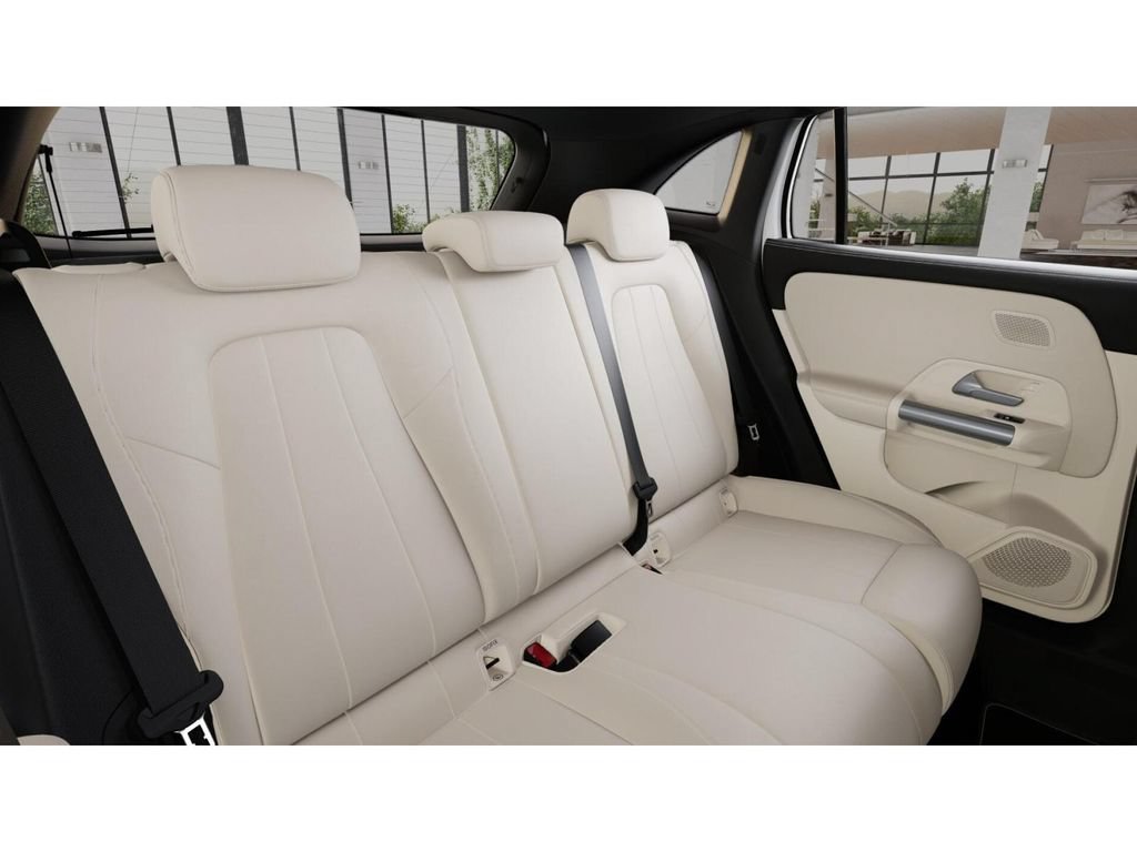 Used 2026 Mercedes-Benz GLA 250 4MATIC image 5