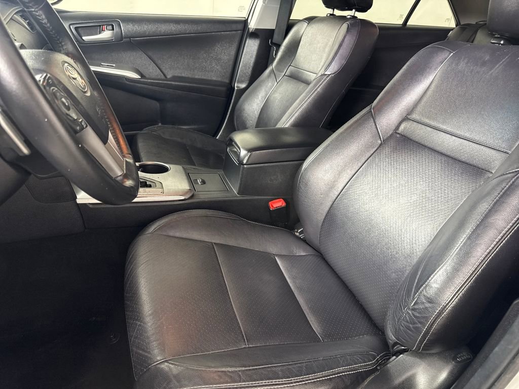 Used 2014 Toyota Camry L image 10