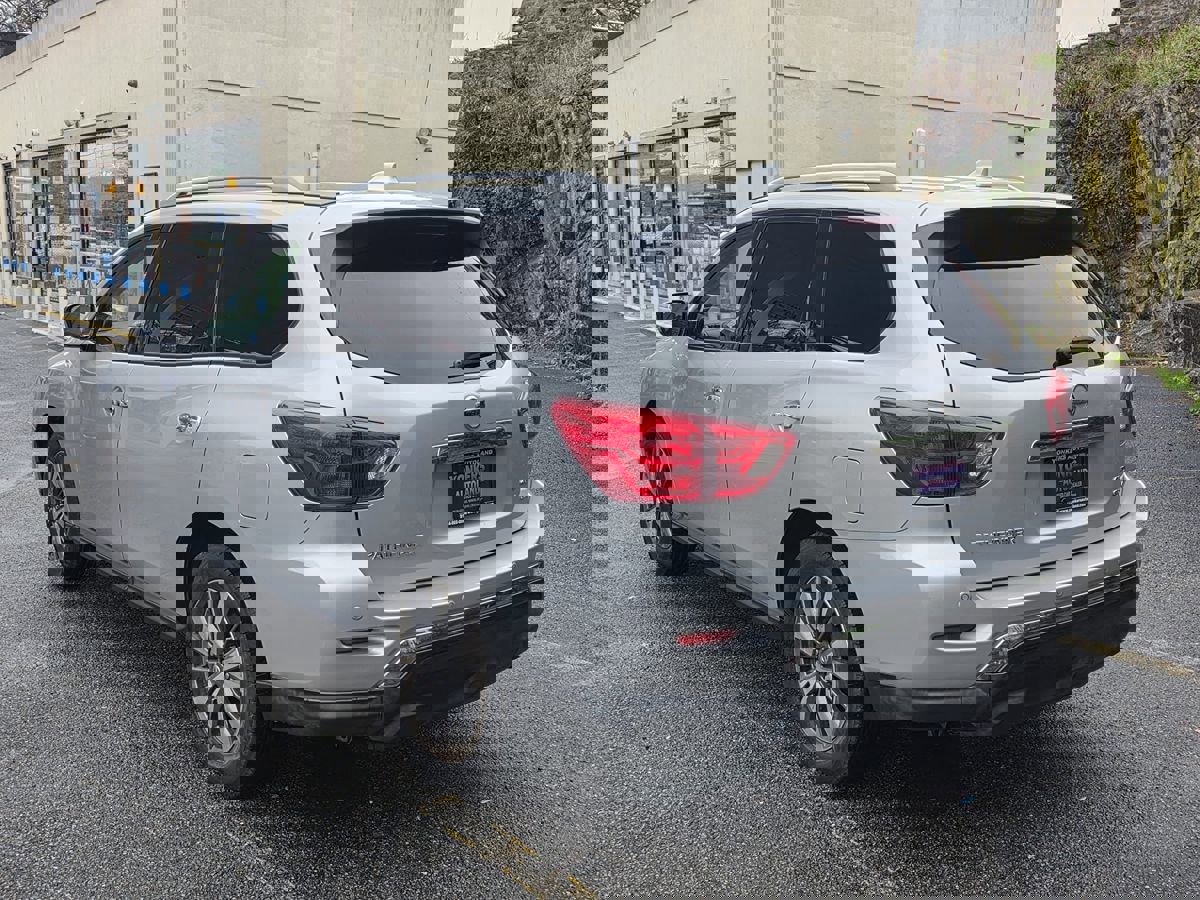 Used 2019 Nissan Pathfinder SV image 3