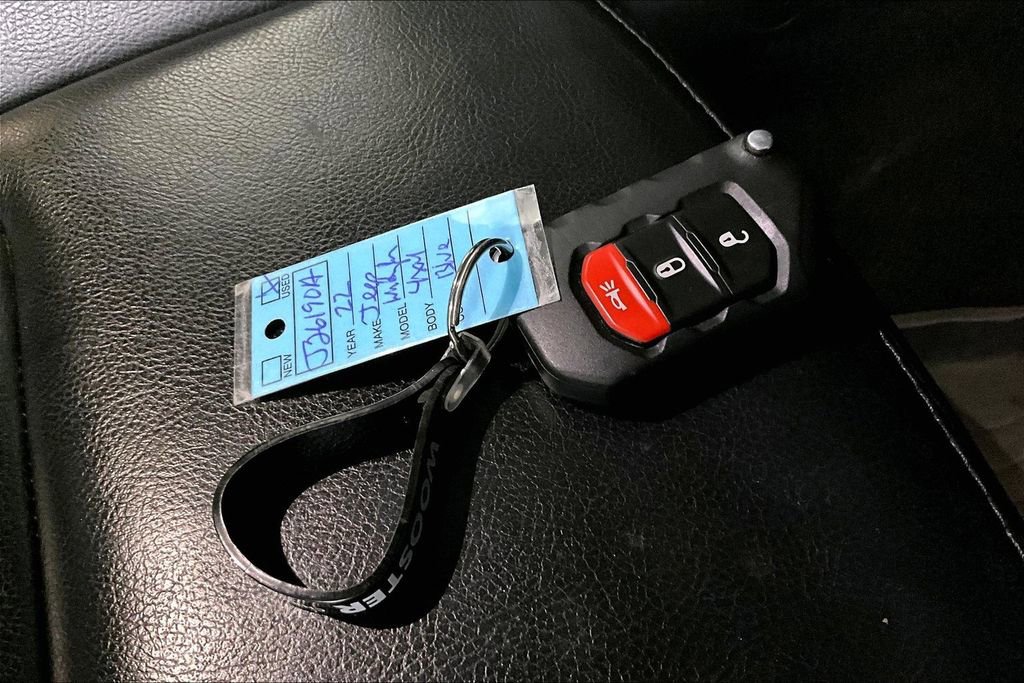 Used 2022 Jeep Wrangler Unlimited Sahara image 32