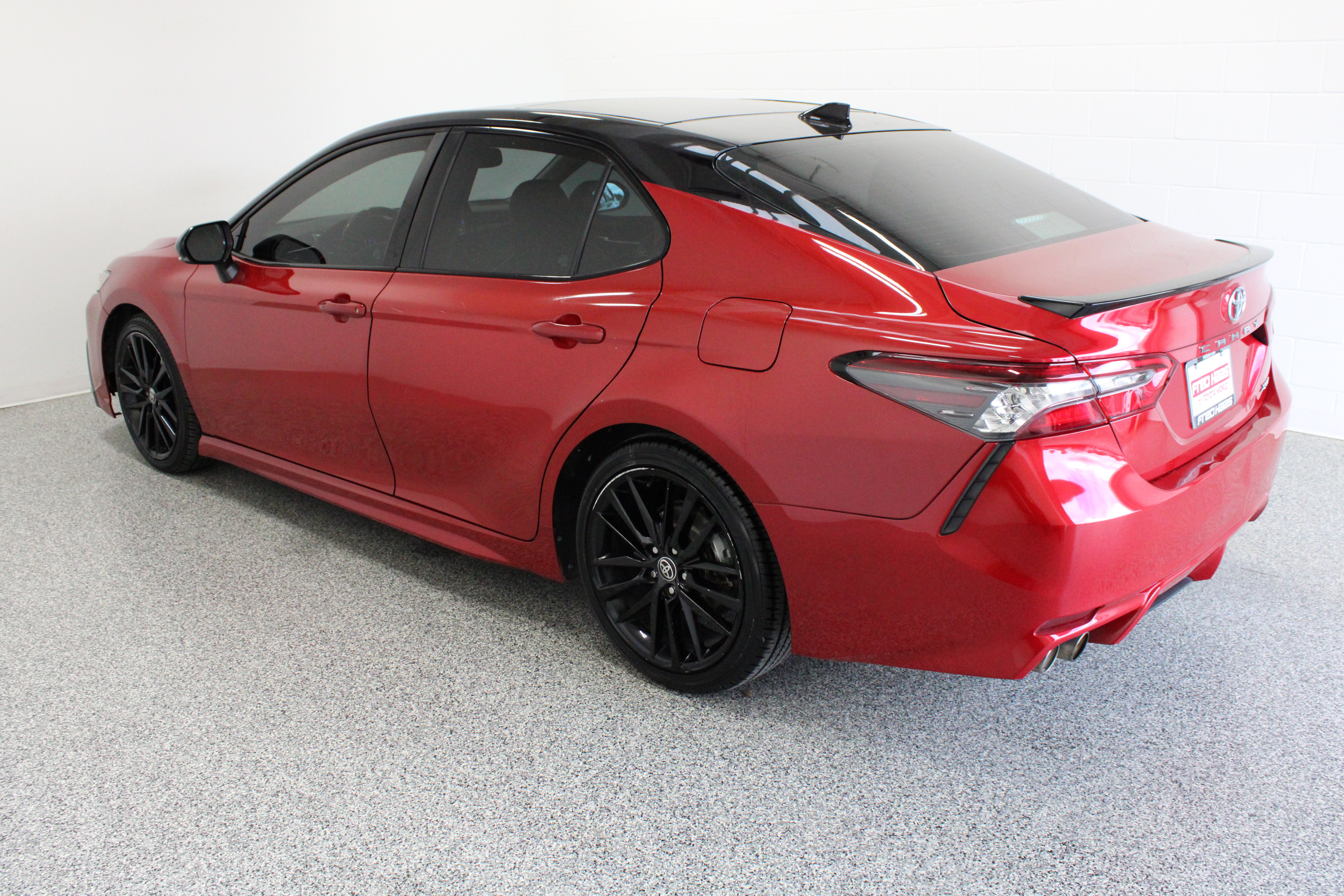 Used 2022 Toyota Camry XSE FWD image 9
