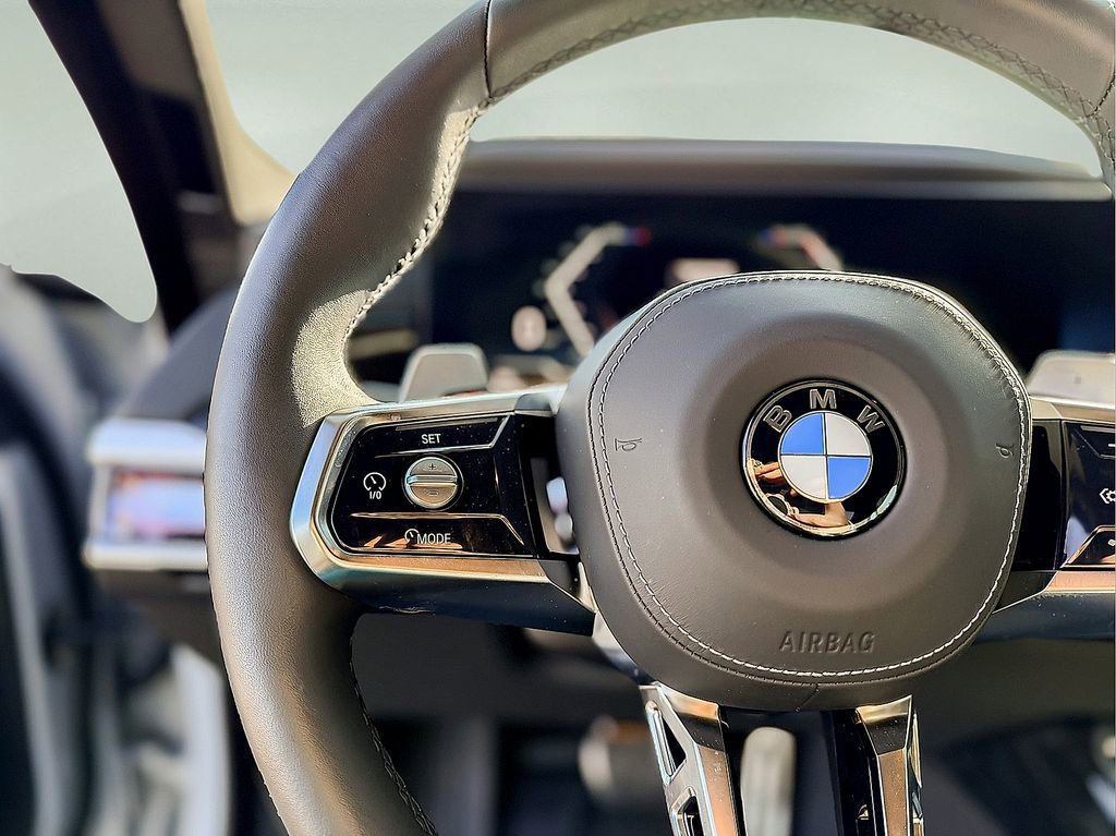 Used 2025 BMW 760i xDrive w/ Executive Package image 24