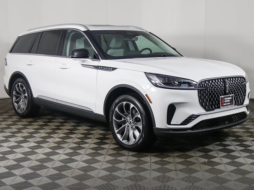 Used 2025 Lincoln Aviator Reserve w/ Illumination Package image 2