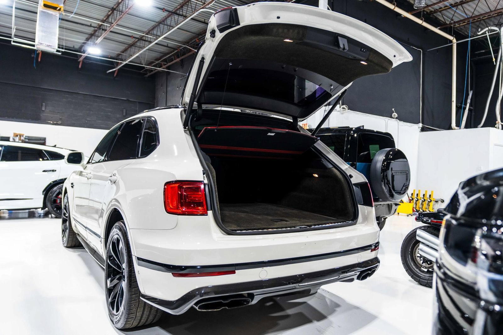 Used 2019 Bentley Bentayga AWD/4WD image 45