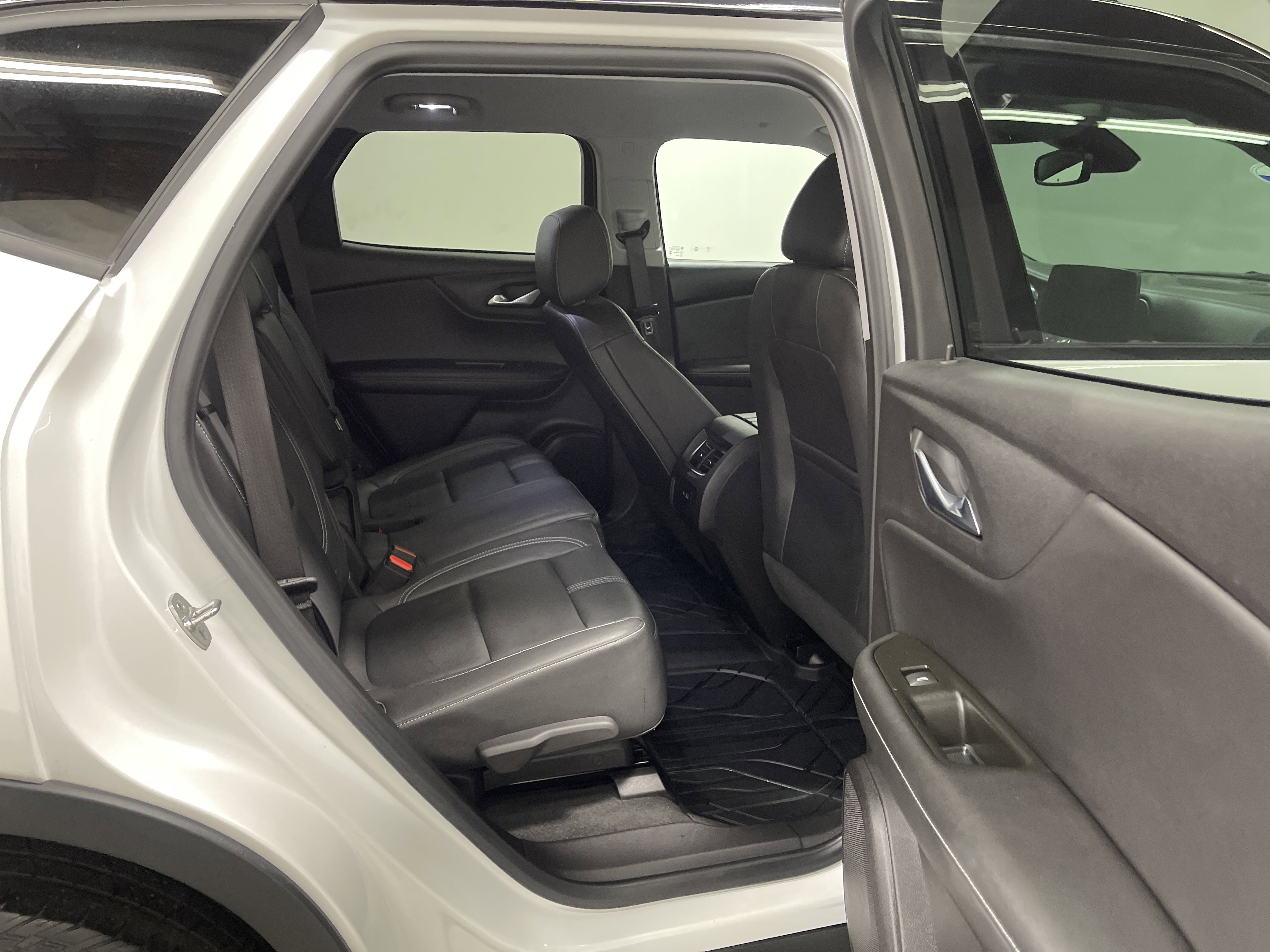 Used 2024 Chevrolet Blazer LT w/ Midnight/Sport Edition FWD image 21